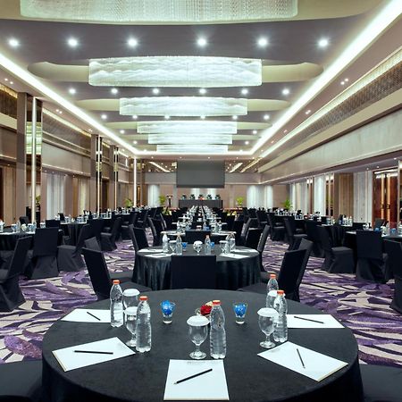 Platinum Hotel Tunjungan Сурабая Екстериор снимка