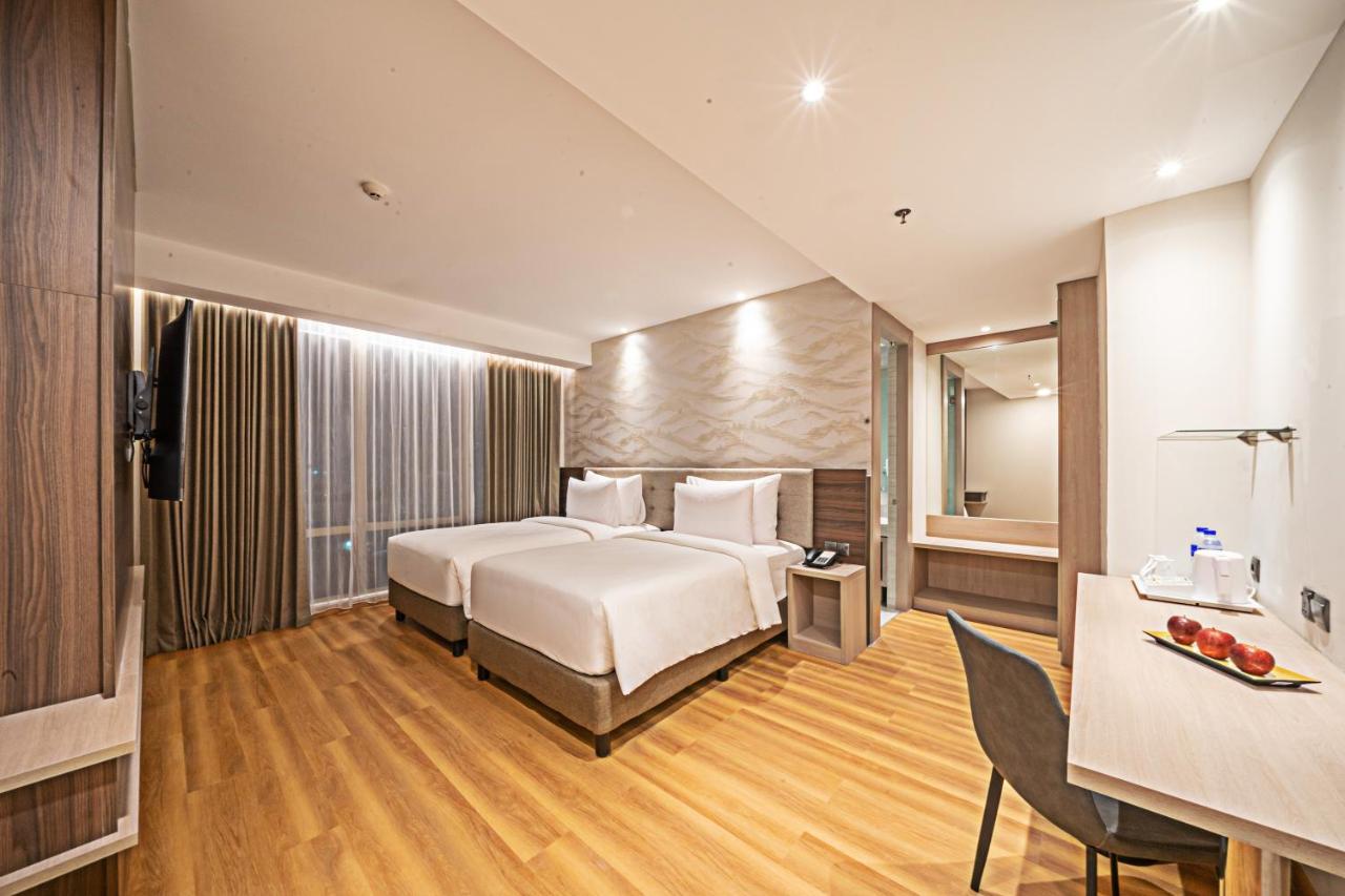 Platinum Hotel Tunjungan Сурабая Екстериор снимка