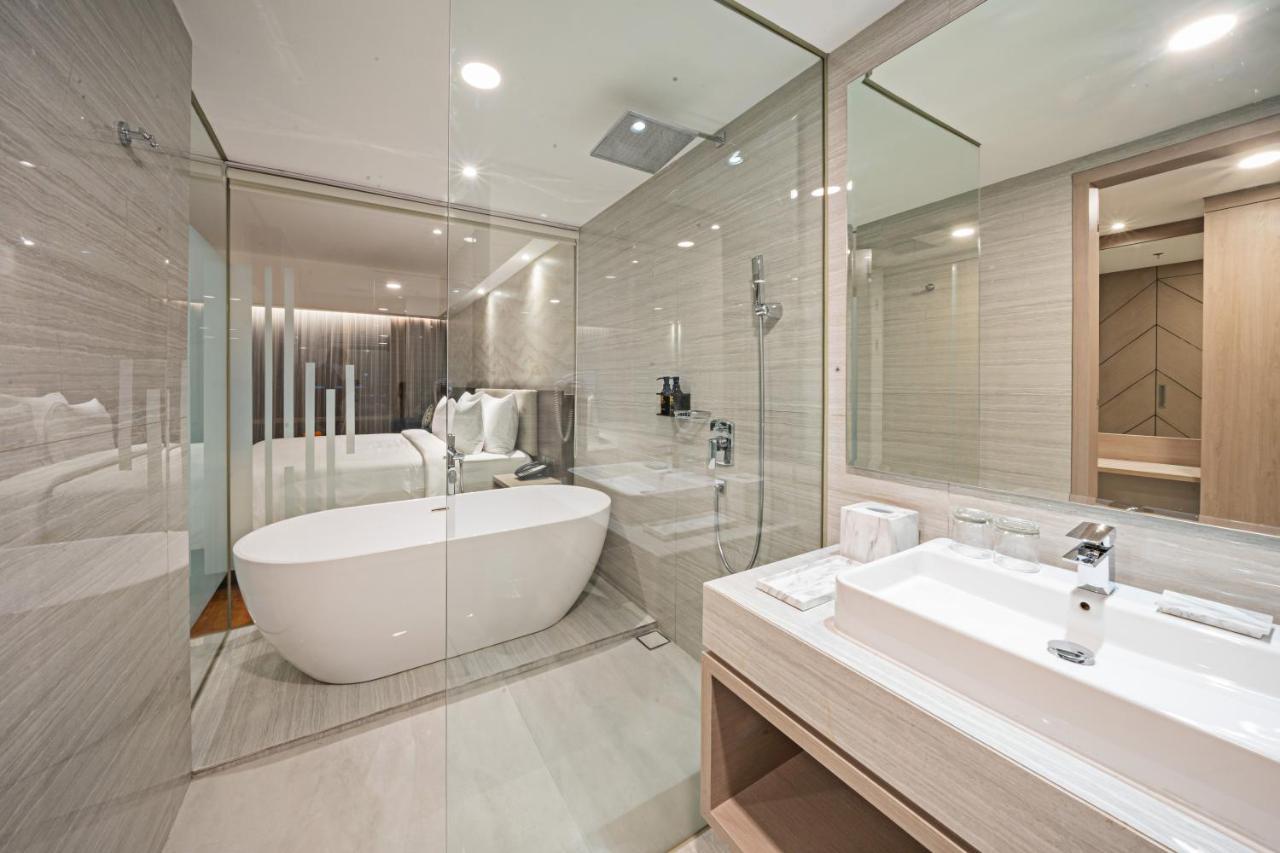 Platinum Hotel Tunjungan Сурабая Екстериор снимка