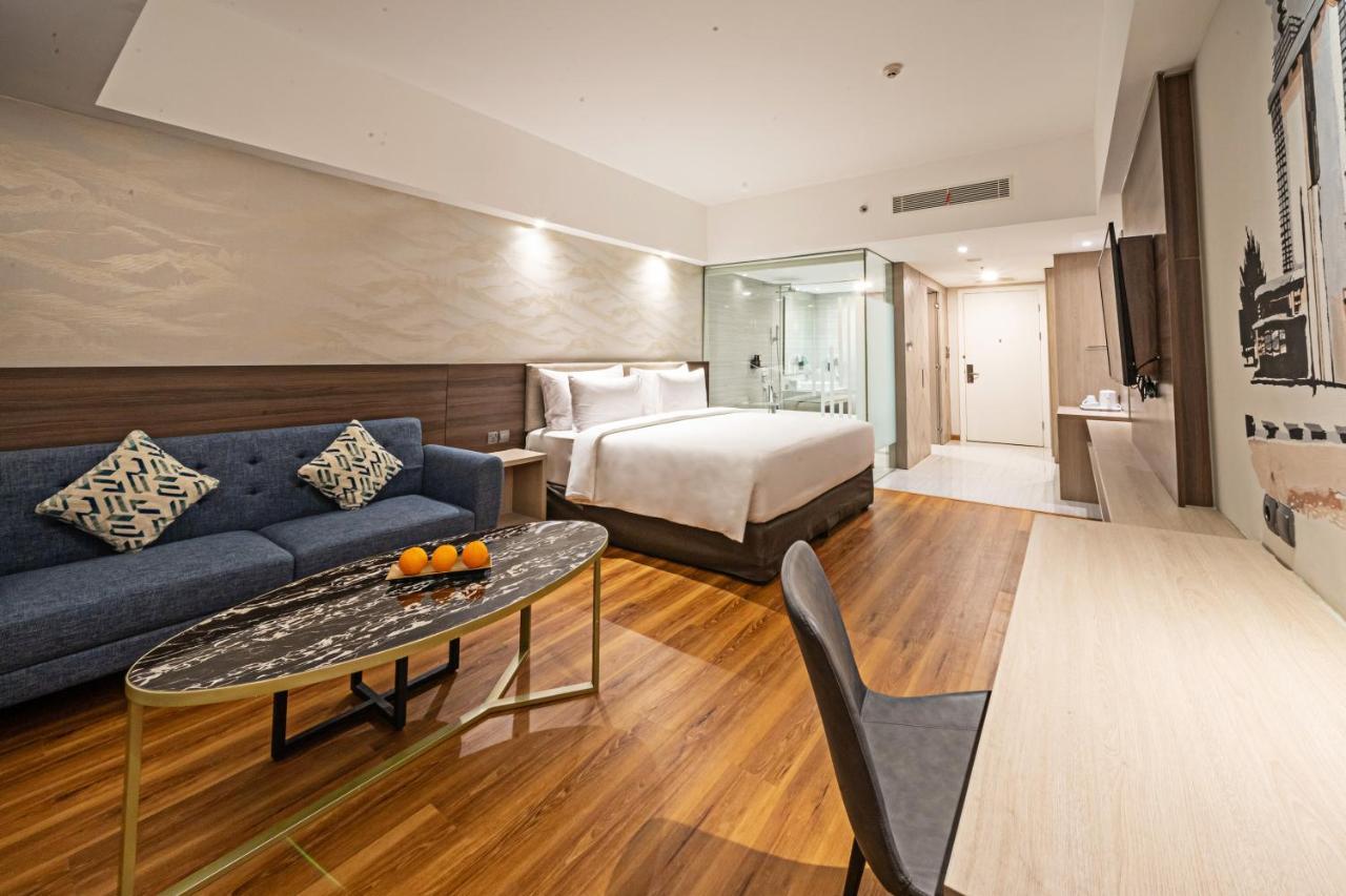 Platinum Hotel Tunjungan Сурабая Екстериор снимка