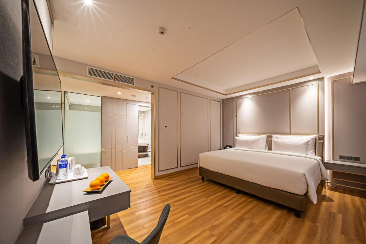 Platinum Hotel Tunjungan Сурабая Екстериор снимка