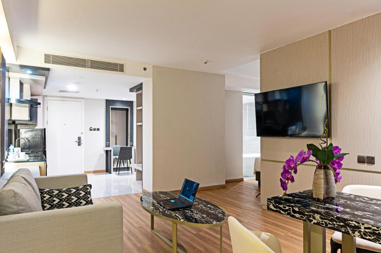 Platinum Hotel Tunjungan Сурабая Екстериор снимка