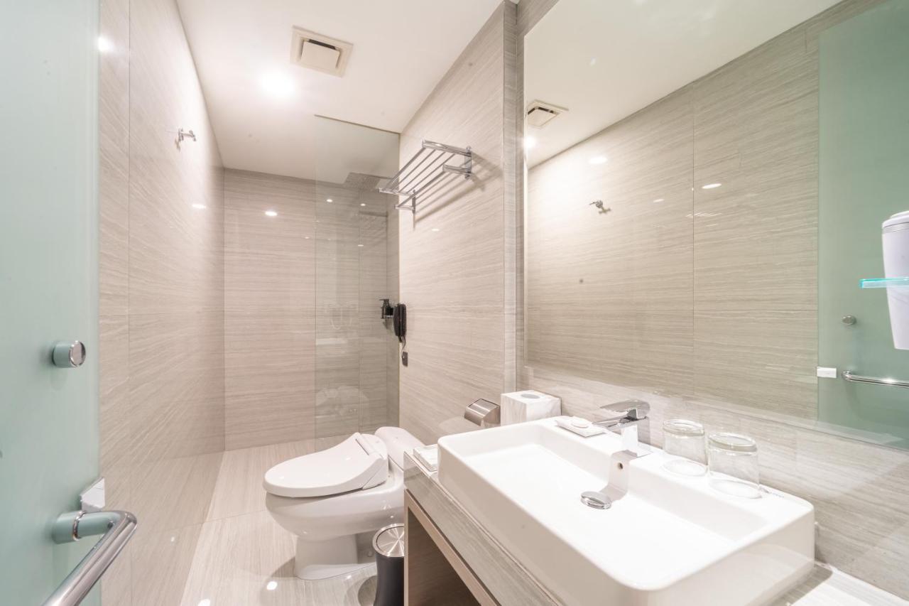 Platinum Hotel Tunjungan Сурабая Екстериор снимка