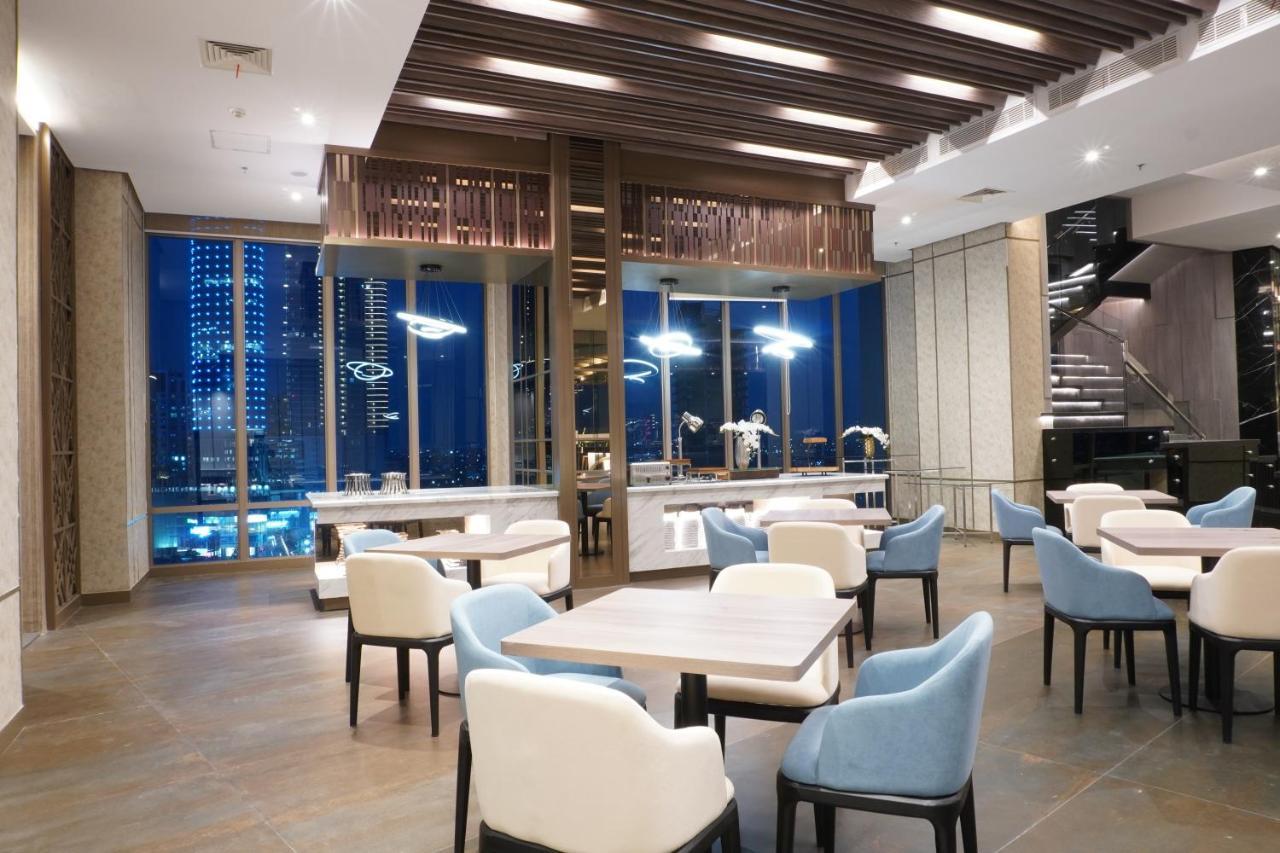Platinum Hotel Tunjungan Сурабая Екстериор снимка
