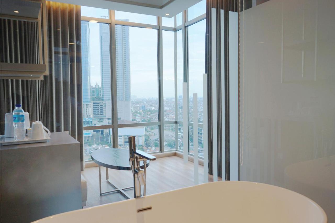 Platinum Hotel Tunjungan Сурабая Екстериор снимка
