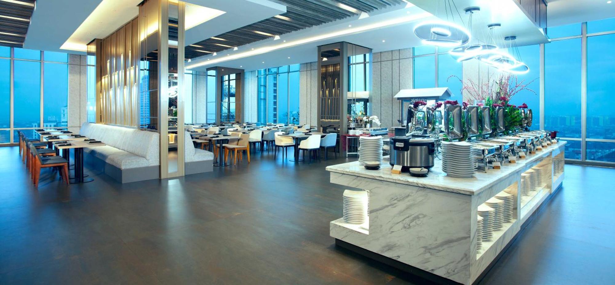 Platinum Hotel Tunjungan Сурабая Екстериор снимка
