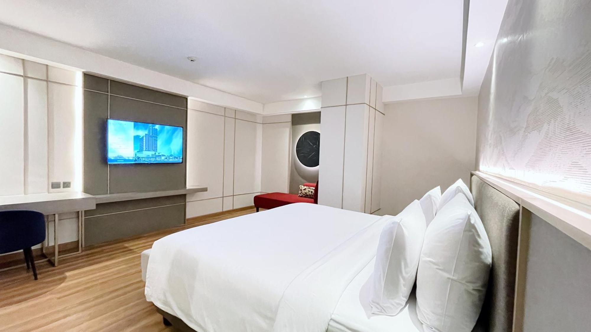 Platinum Hotel Tunjungan Сурабая Екстериор снимка