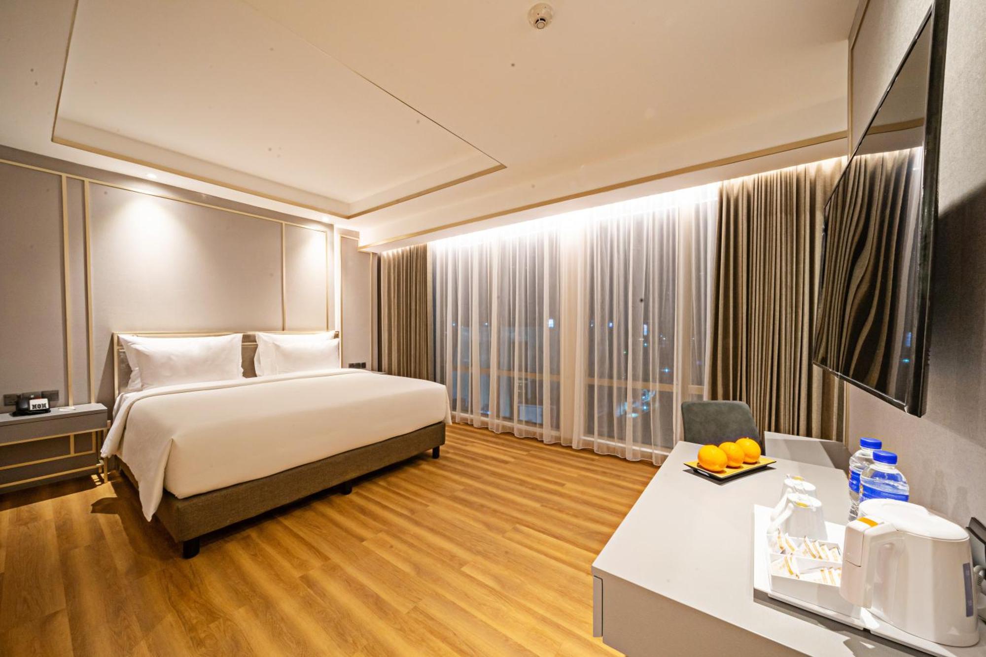 Platinum Hotel Tunjungan Сурабая Екстериор снимка