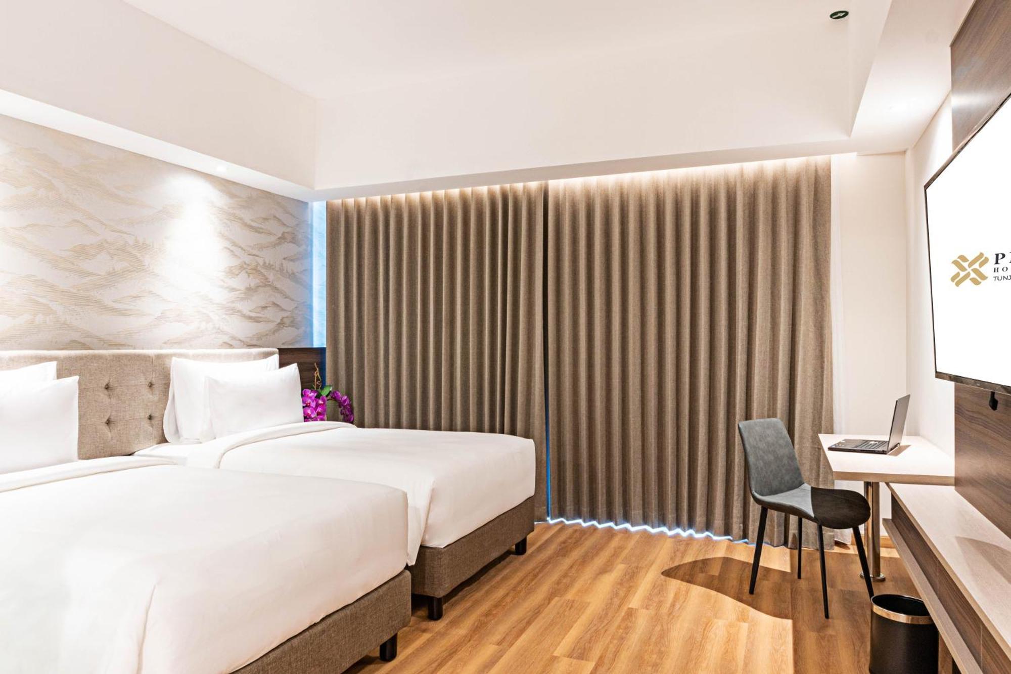Platinum Hotel Tunjungan Сурабая Стая снимка