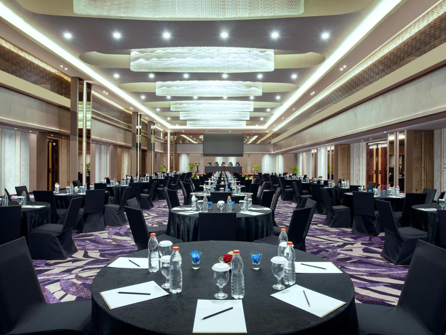 Platinum Hotel Tunjungan Сурабая Екстериор снимка