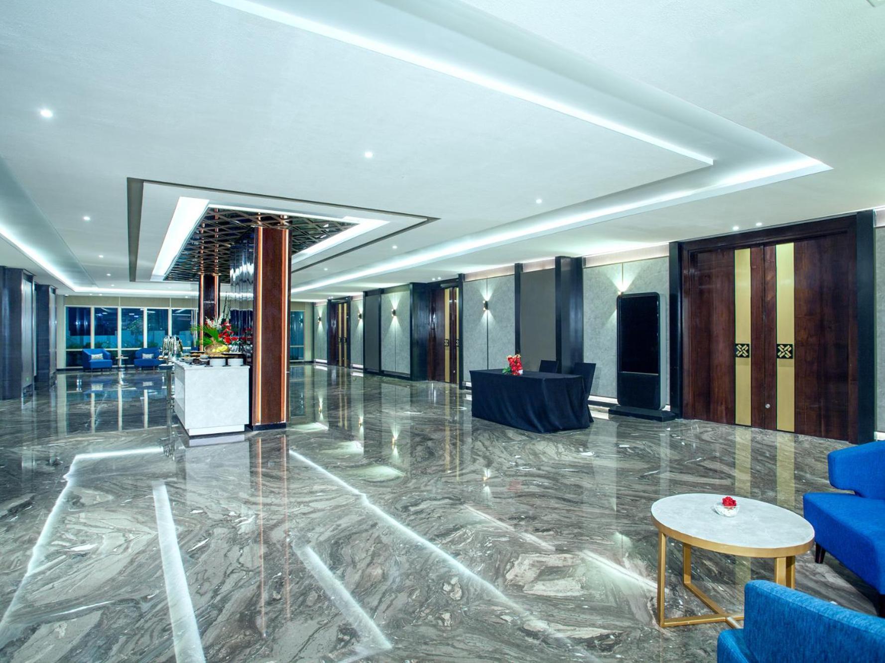 Platinum Hotel Tunjungan Сурабая Екстериор снимка
