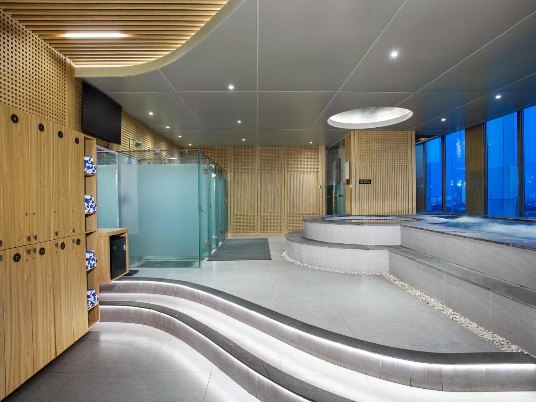 Platinum Hotel Tunjungan Сурабая Екстериор снимка