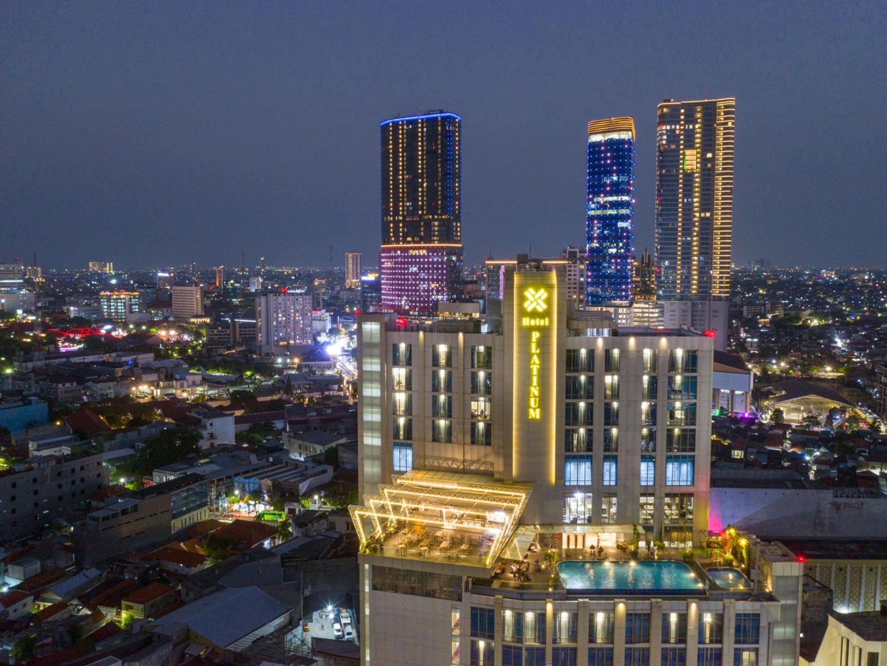 Platinum Hotel Tunjungan Сурабая Екстериор снимка