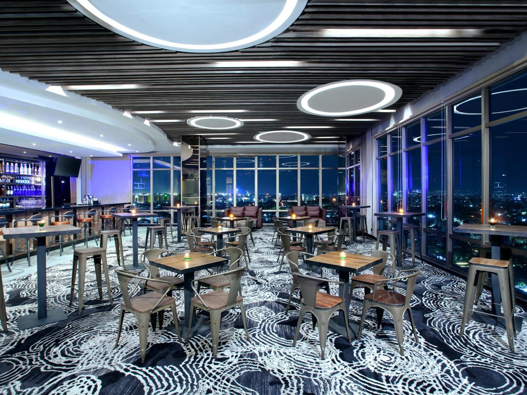 Platinum Hotel Tunjungan Сурабая Екстериор снимка