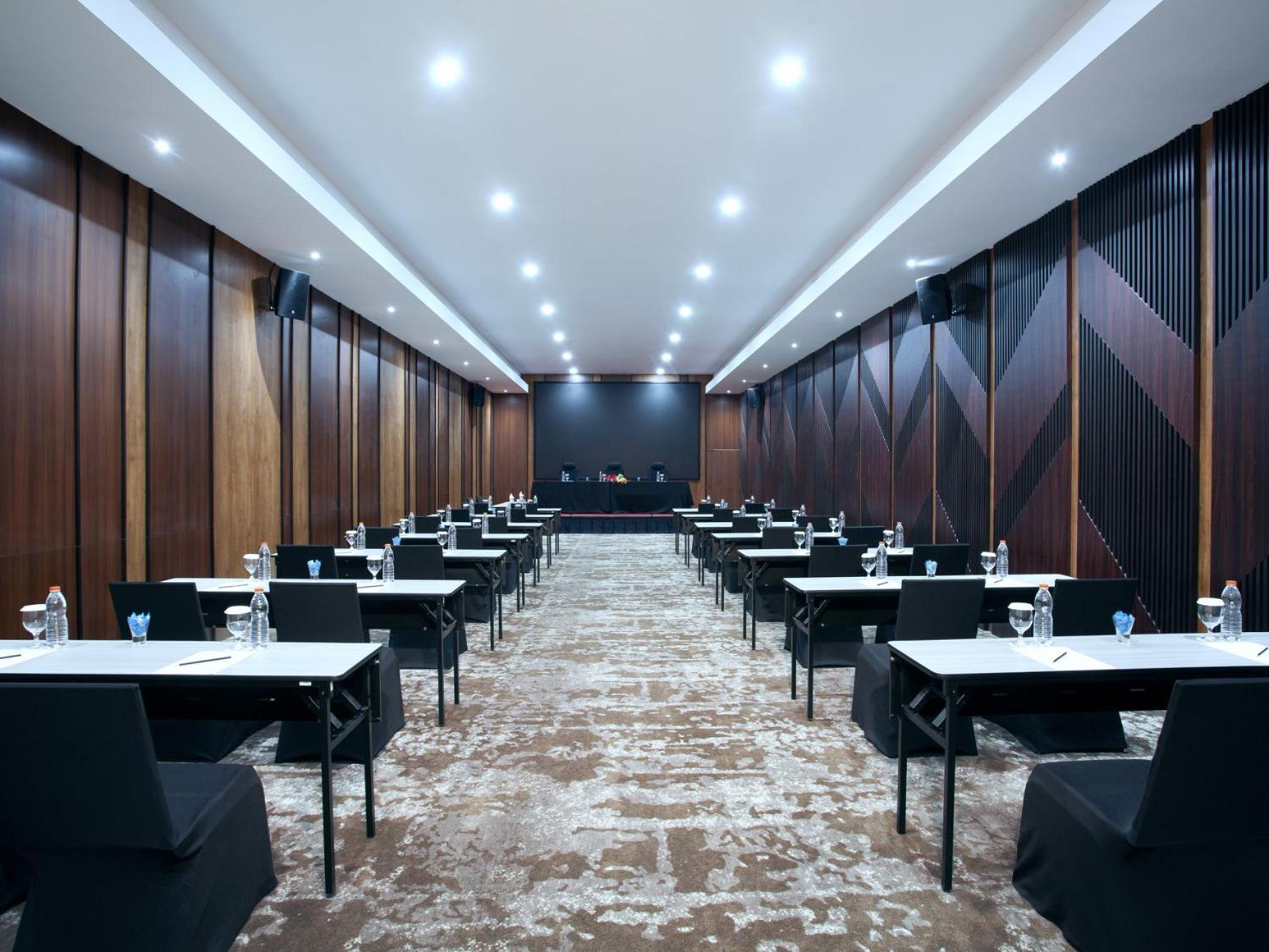 Platinum Hotel Tunjungan Сурабая Екстериор снимка